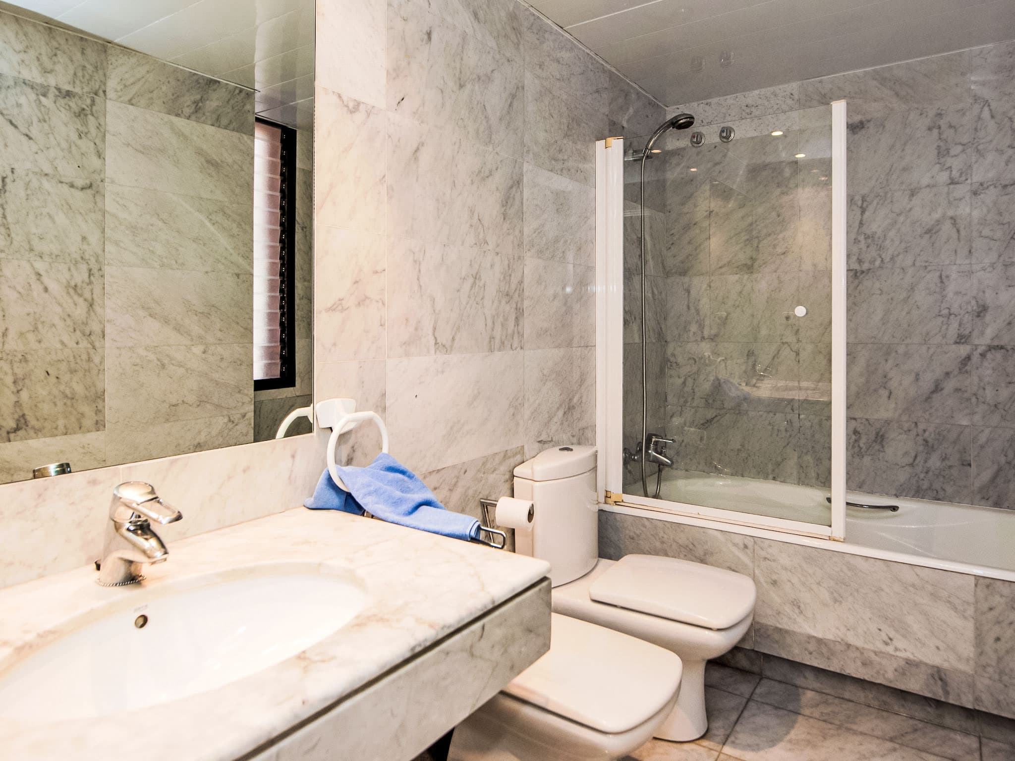 Property gallery — 4
